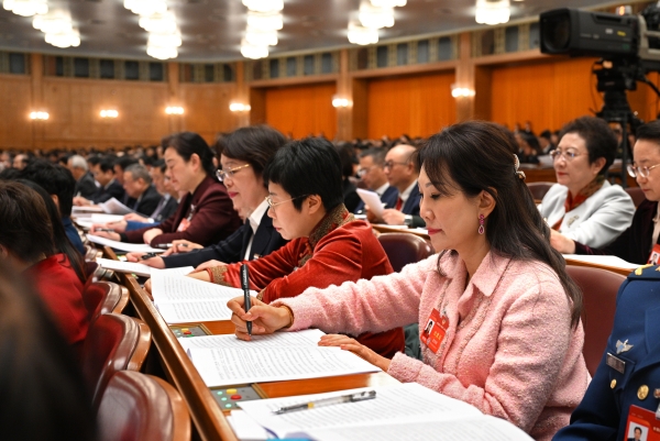 1710383474304281.jpg 听取报告_副本.jpg/